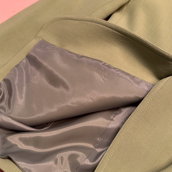DKNY jacket. Size 6P. Green - Picture 8 of 8